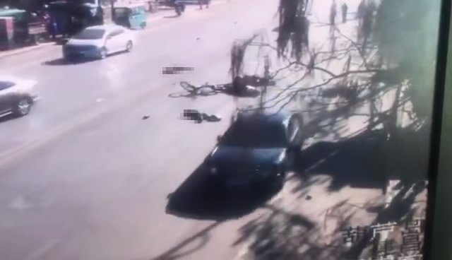 葫芦岛轿车撞倒学生事故现场居民：每天放学都有学校人员带过马路