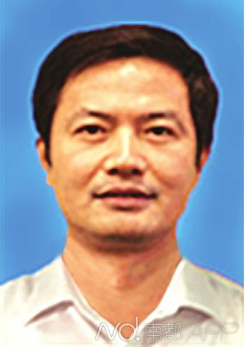 增城区区长罗思源主持会议.